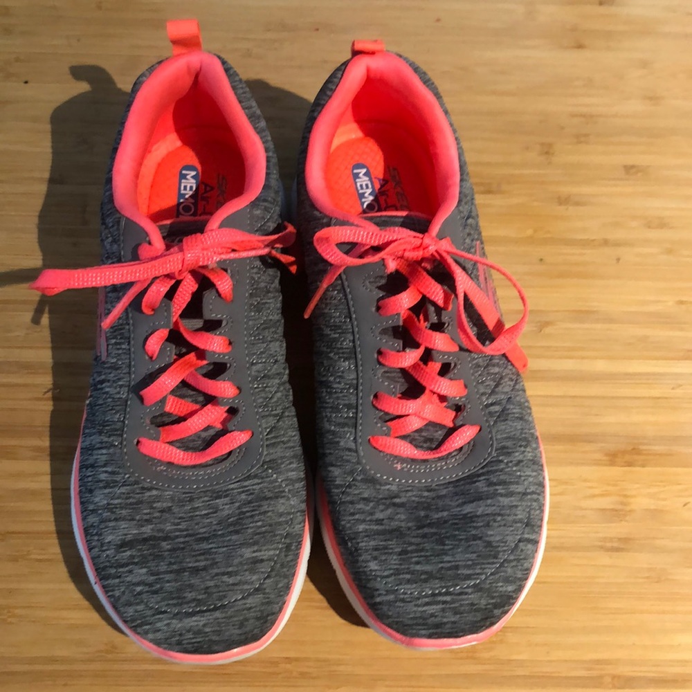 Womens Sketchers Dual-Lite air cooled with memory foam.